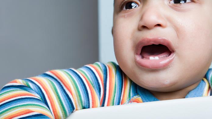 Matka zamkla syna (3) v autě a šla nakupovat: Plakal a dobýval se ven