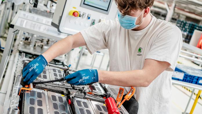 Výplata i v krizi přes 100 tisíc! Škoda rozdala tučné bonusy a zvedla mzdy