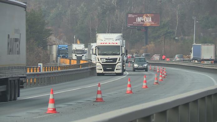 Ministerstvo chce od řidičů víc peněz za dálnice. Města se zlobí kvůli zpoplatnění obchvatů