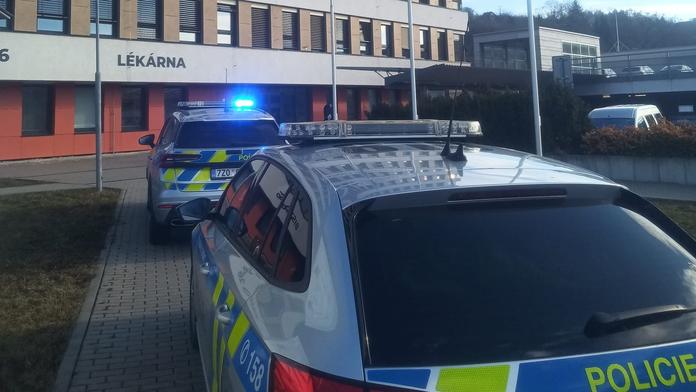 Poplach ve zlínské nemocnici. Zasahovalo velké množství policistů
