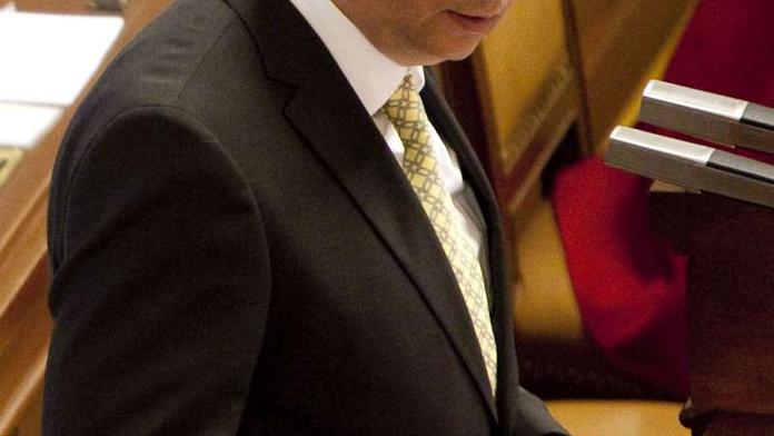 Na platy manažerů ČSA i na obstrukce se ptali poslanci Fischera
