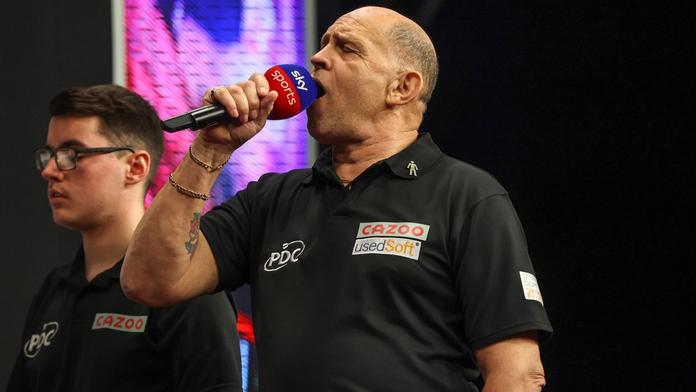 Velké šipkařské loučení. Končí legendární rozhodčí Russ Bray