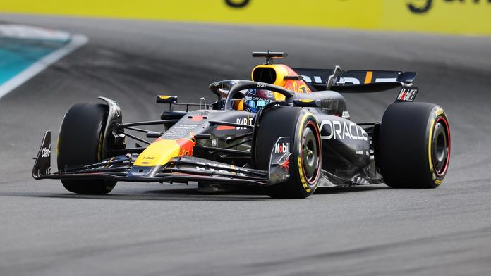 Verstappen ovládl kvalifikaci sprintu. Mercedesy odstartují až ze šesté řady