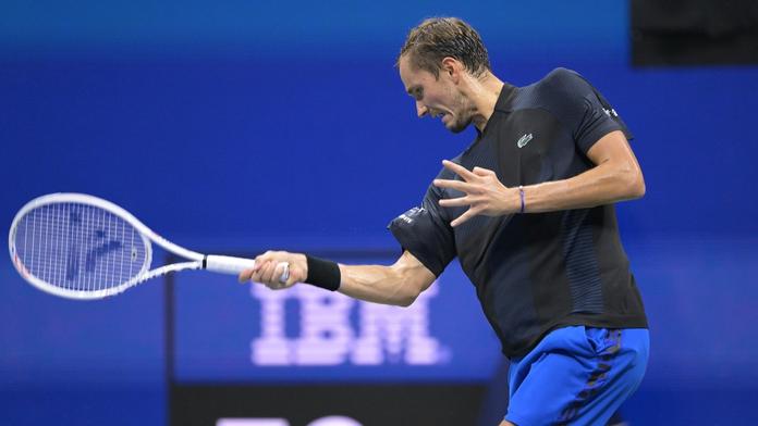Medveděv titul na US Open neobhájí. Vypadl s Kyrgiosem