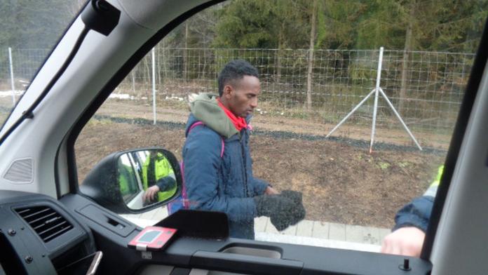 Celníci na D1 chytili imigranta. Tvrdil, že jde z Belgie do Anglie