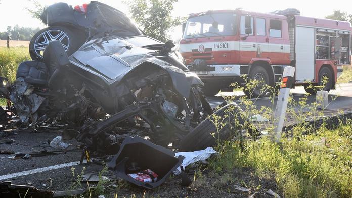 Policisté vyšetřují smrt řidiče při strašlivé nehodě u Hazlova, hledají svědky