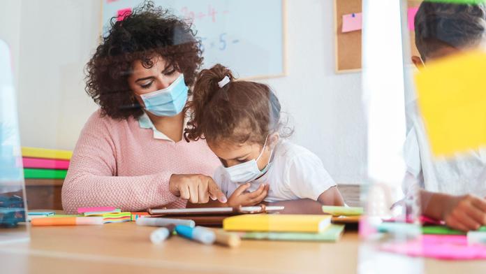 Covid drtí učitele, po záchranářích jsou nejvíce zasaženou skupinou
