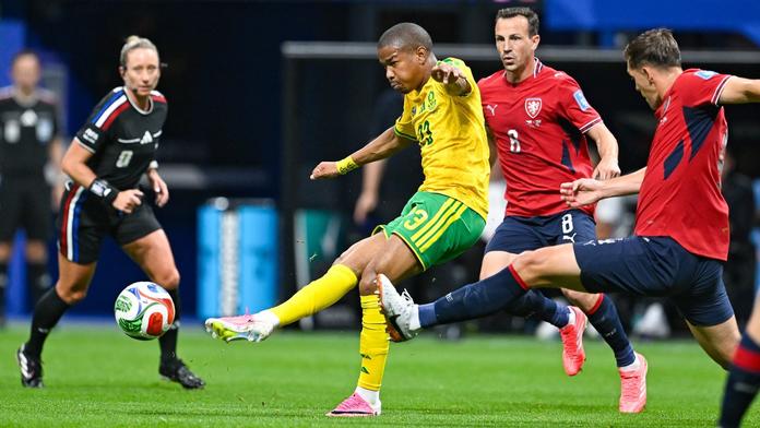 Jihoafrický fotbalista Jayden Adams v zápase proti Česku