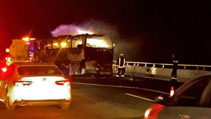 Na cestě do svatého města shořel autobus. V plamenech zemřelo 35 lidí!