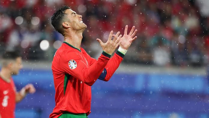 Má tohle zapotřebí? Ronaldo se vysmál Staňkovi, pak dělal ramena na Ševčíka
