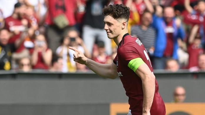 Sparta ještě slavit nemůže, Slavia doma vyhrála. Od titulu dělí Letenské bod