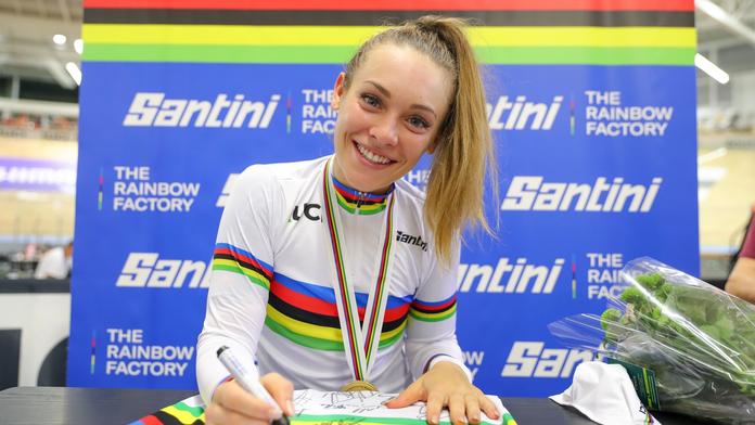 Děsivá nehoda krásné cyklistky. Mistryně světa si z pádu nic nepamatuje