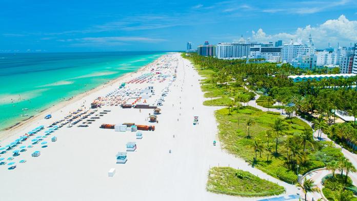 Vrtulník se zřítil těsně vedle šokovaných plavců u pláže v Miami