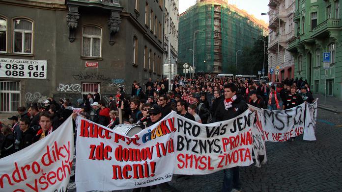 Fanoušci Slavie: Strako, táhni na Spartu!