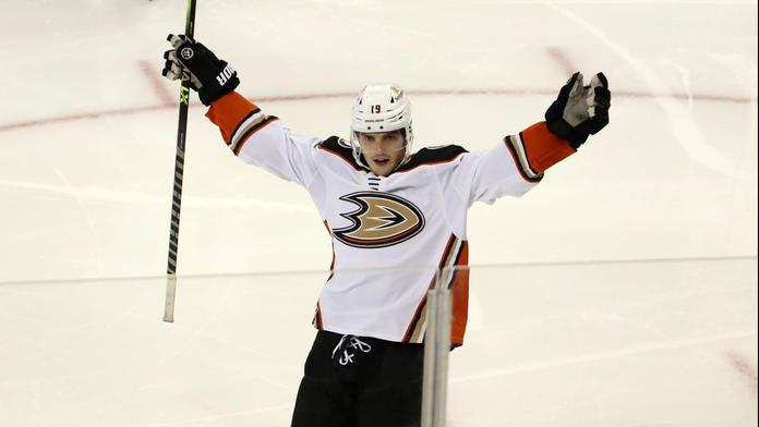 Anaheim se konečně dohodl s šikovným útočníkem. Podepsal ho na tři roky