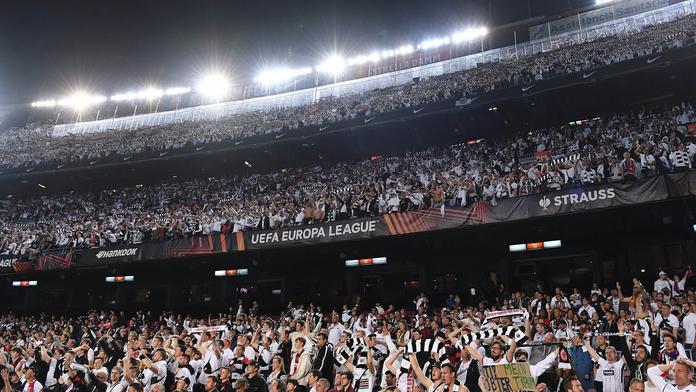 Barcelona zasahuje po fiasku s fanoušky Frankfurtu. Lístky budou nepřenosné