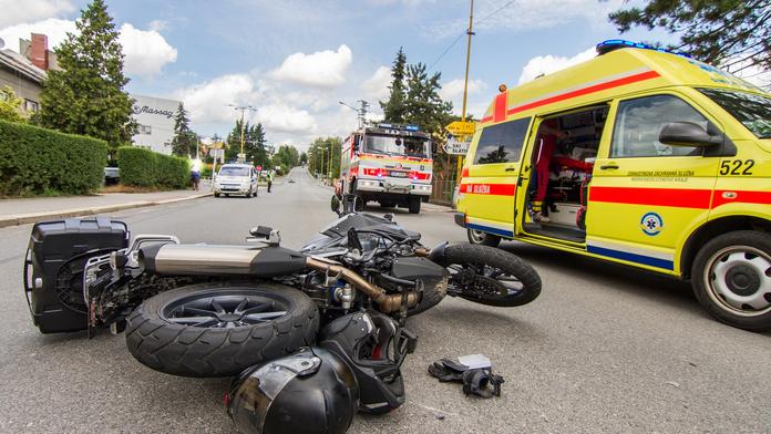 Motorkář na Vsetínsku nepřežil čelní střet s protijedoucím autem
