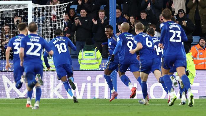 Útočník Leicesteru jako Schick. Gólem z vlastní půlky uhranul svět
