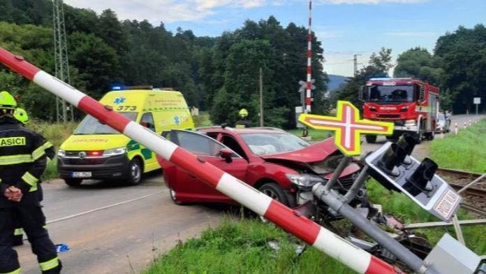 Hrozivá nehoda: Česká rodina při cestě z Chorvatska havarovala na přejezdu