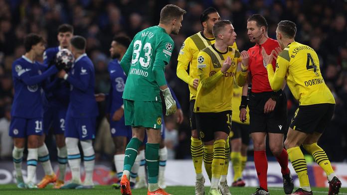 Měla se penalta proti BVB opakovat? Sudí rozhodl správně. Hráči se vztekají