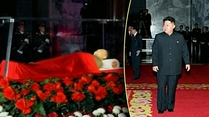 Nový diktátor? Kim Čong-Un se poklonil zesnulému otci