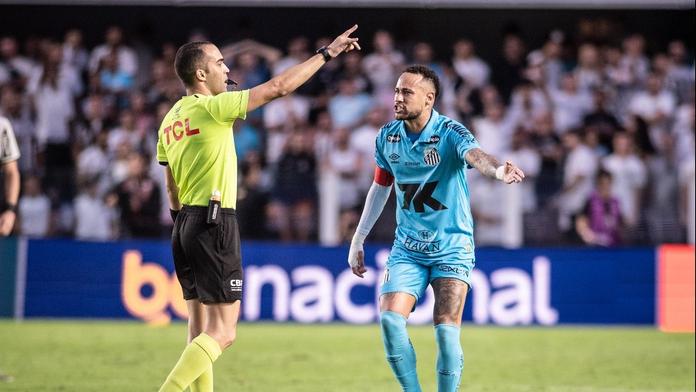 Dvojdotek nevadí, hráči dostanou novou šanci. Fotbal mění penaltová pravidla