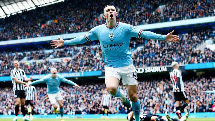 Citizens si poradili s Newcastlem, Arsenal zachránil výhru v nastavení