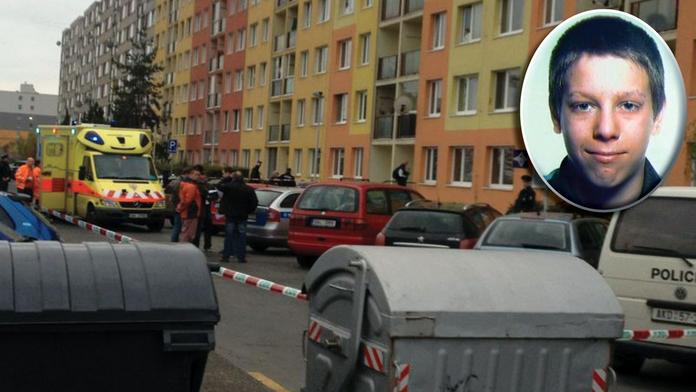 Mladík na útěku je podezřelý z ubodání prodavače, policii uniká