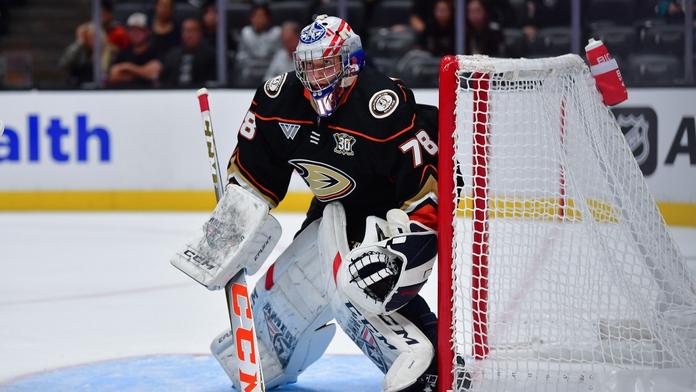 Rána pro českého mladíka z NHL. Po operaci kolene bude dlouho chybět