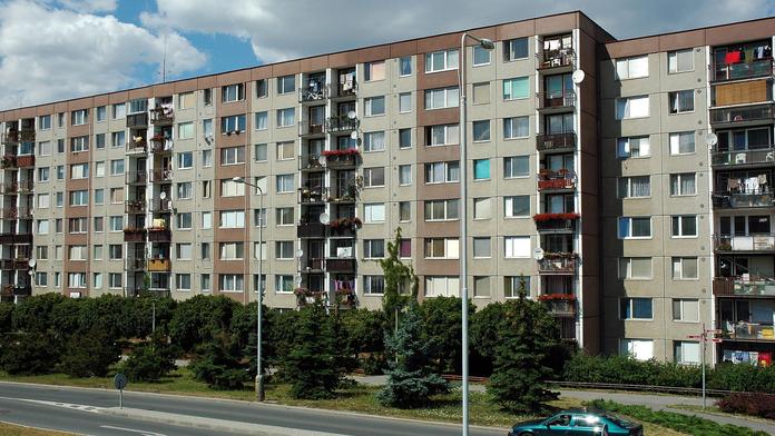 Více než milion Čechů má problém! Dosluhující paneláky musíme řešit