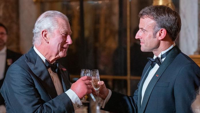 Král Karel III. a prezident Emmanuel Macron