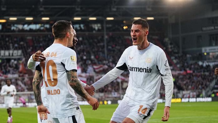 Ten Hag už úřaduje v Leverkusenu. Kanonýra Schicka prodat nechce