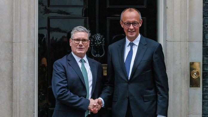 Británie a Německo se nespoléhají na NATO. Uzavřely obranný pakt