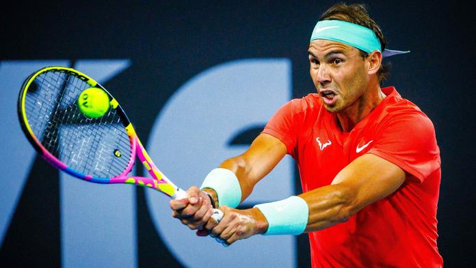 Nadal zahodil mečboly a po tříhodinové bitvě padl. Navíc se nechal ošetřovat