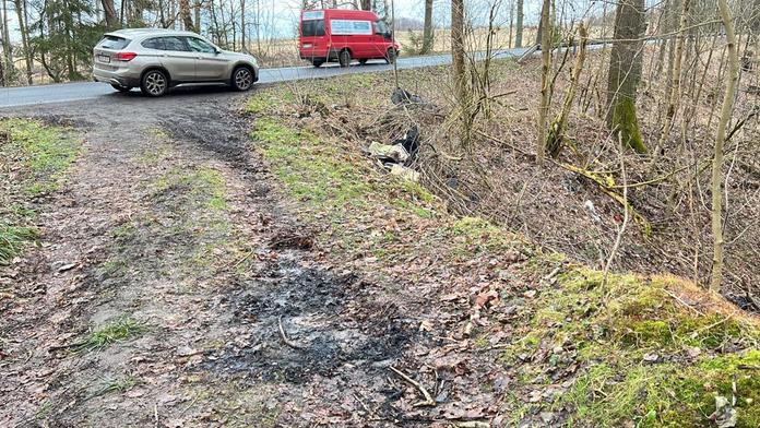 Nález ohořelého těla na Děčínsku: Policie zadržela muže, zná i identitu mrtvé ženy