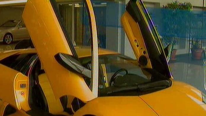 Drahá auta si milionáři odepíšou z daní