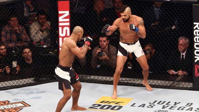 Zítřejší UFC divočina: Starého lva vyzve odhodlaný Gastelum!