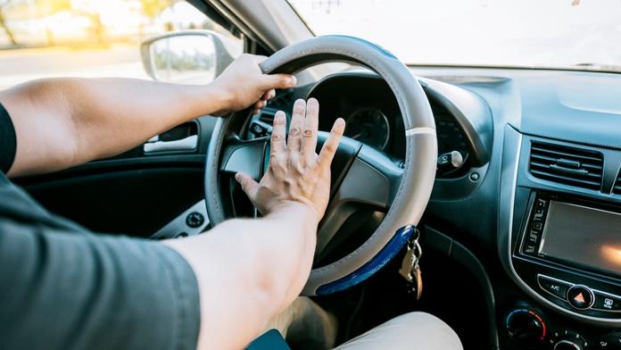 Řidička v Chorvatsku měla plné zuby zvuků klaksonu. Nervózním šoférům poslala jasný vzkaz