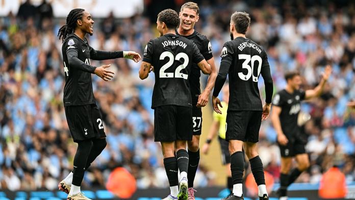 Tottenham vyloupil City i díky chybě gólmana. Arsenal dal Leedsu bůra