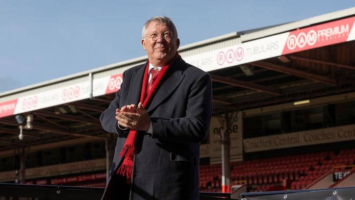 Sir Alex Ferguson je ve vatě. Od United stále dostává milionovou výplatu