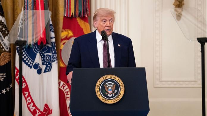 Putin v Trumpových očích slábne, tvrdí diplomat. Prezident kvůli tomu otáčí