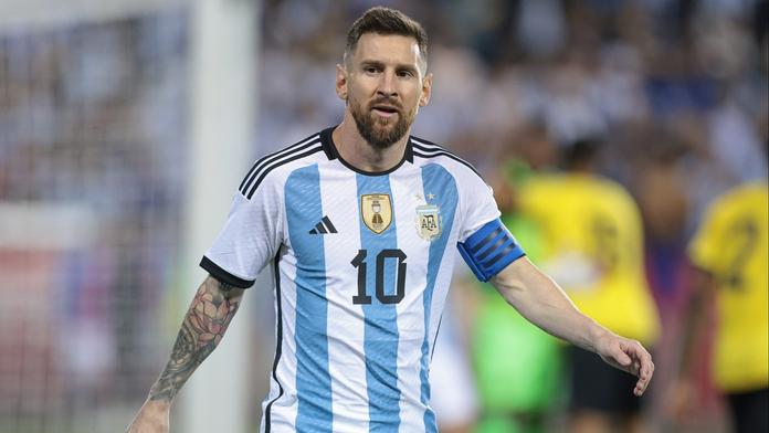 Messi je už zase v bezpečí. Boxer Canelo složil zbraně a přišel s omluvou