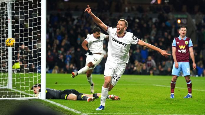 Užívám si život, říká Tomáš Souček. Další trefou spasil West Ham