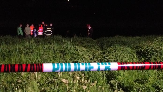 Záhadná smrt: Pejskař našel na břehu Vltavy mrtvého muže