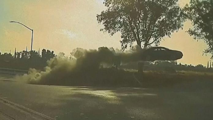 VIDEO: Řidič se nevěnoval řízení, auto vystřelilo z dálnice jako raketa!