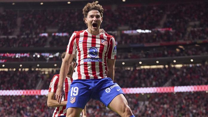 Real Madrid odpálil přestupovou bombu! Obří nabídka na hvězdu rivala byla odmítnuta