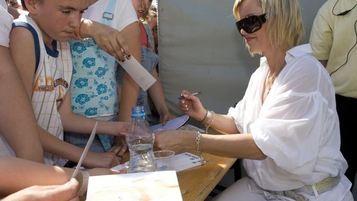 Iveta Bartošová má tělo plné jizev a modřin. Důvod? Léky!