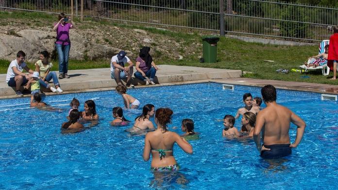 Zděšení po návštěvě koupaliště. Ve vodě plavaly nudle a moč, popsala svědkyně