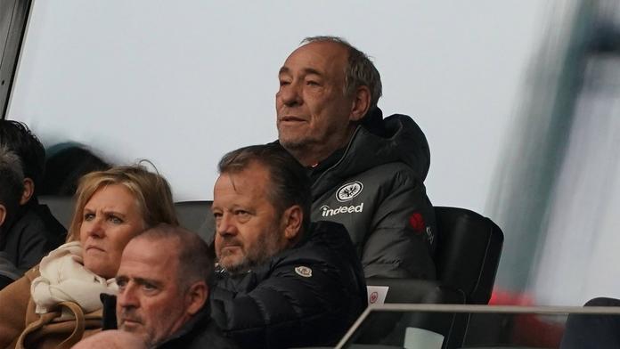 Skandál v Bundeslize. Třináctiletý syn šéfa Frankfurtu přinesl do školy kokain