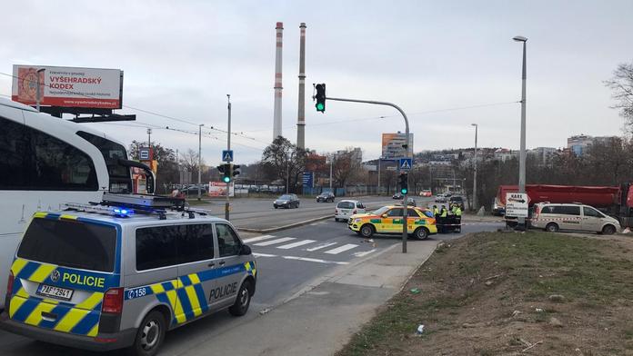 Chodec nepřežil srážku s nákladním autem, policie prosí svědky o pomoc